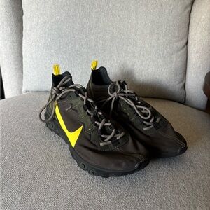 Nike Men's Black and Yellow Athletic Sneakers